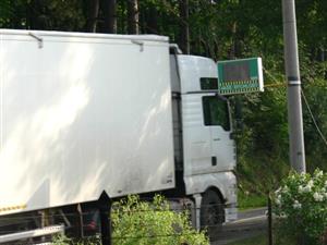 Na Bařinách se v minulém týdnu objevil přenosný radar, který je v majetku obcí z povodí Sedlnice. „Radar si mezi sebou pravidelně půjčujeme,“ uvedla starostka Věra Michnová.<br/>
FOTO: ILONA MAZALOVÁ
