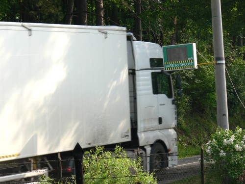 Na Bařinách se v minulém týdnu objevil přenosný radar, který je v majetku obcí z povodí Sedlnice. „Radar si mezi sebou pravidelně půjčujeme,“ uvedla starostka Věra Michnová.<br/>
FOTO: ILONA MAZALOVÁ
