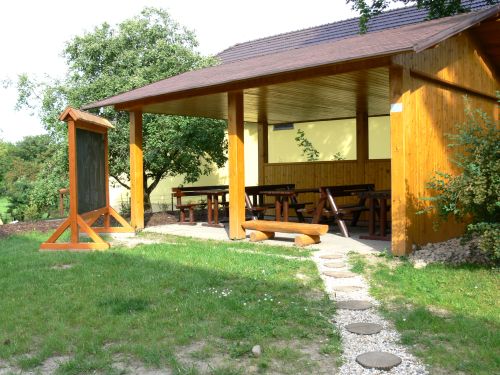 Zahrada při Základní škole v Lubině nabízí svým žákům sportovní vyžití, možnost vzdělání v botanice, ale hlavně prostory k venkovní výuce dětí.<br/>
FOTO: ILONA MAZALOVÁ
