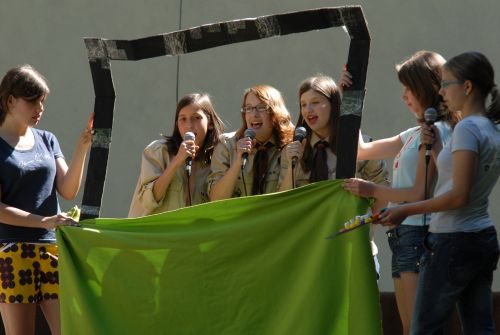 Óda na skaut skautek z Nového Jičína byla jednou ze scének, které skauti uvedli v rámci své kulturně charitativní akce Dudlík.<br/>
FOTO: DAVID MACHÁČEK
