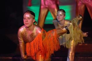 Taneční skupina Styx předváděla na Schodech odvážné akrobatické kousky. Jejich vystoupení jim nakonec vyneslo cenu poroty.<br/>
FOTO: DAVID MACHÁČEK
