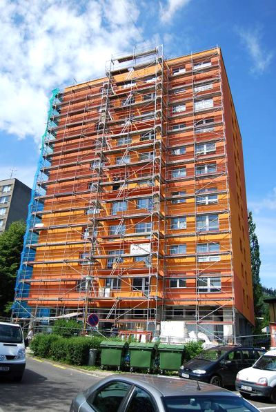 Panelový dům č. p. 1071 na ulici Kpt. Nálepky prý OSBD nechává opravit dráž, než bylo nutné.<br/>
FOTO: DANA HOĎÁKOVÁ
