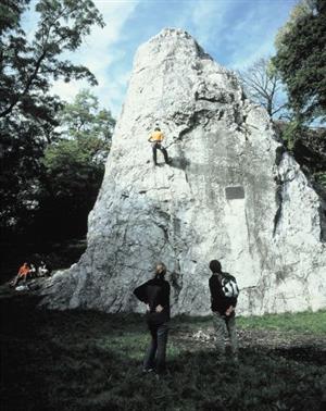 Váňův kámen je jedním z tajemných a zároveň fotogenických míst Lašské brány Beskyd.