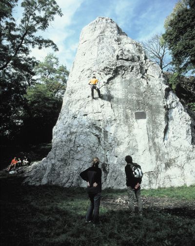 Váňův kámen je jedním z tajemných a zároveň fotogenických míst Lašské brány Beskyd.
