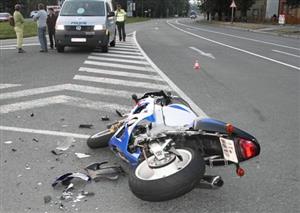 Vážným zraněním ruky mladého motorkáře skončila nepozornost řidičky Felicie. Nehoda se stala na křižovatce v Lubině přesně před týdnem.<br/> 
FOTO: ARCHIV PČR
