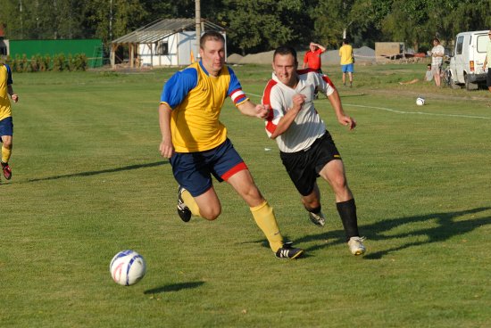 Remízou 1:1 skončilo nedělní zahajovací utkání okresního přeboru mužů mezi TJ Slavoj Jeseník nad Odrou a FC Kopřivnice.<br/> 
FOTO: DAVID MACHÁČEK
