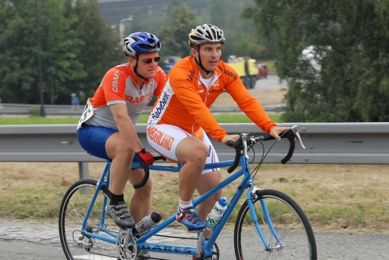 Na polygonu Tatry soutěžili mimo jiné také nevidomí cyklisté vždy v tandemu se zdravým vodičem.<br/>
FOTO: DAVID MACHÁČEK

