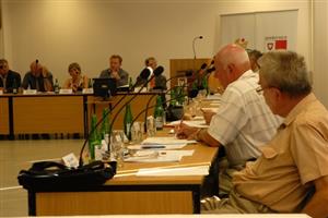 Kopřivnické zastupitelstvo se k mimořádnému jednání sešlo podruhé v tomto volebním období minulý týden v úterý. Tématem diskuze vyvolané opozicí bylo hospodaření města s komerčními nebytovými prostory.<br/>
FOTO: DAVID MACHÁČEK
