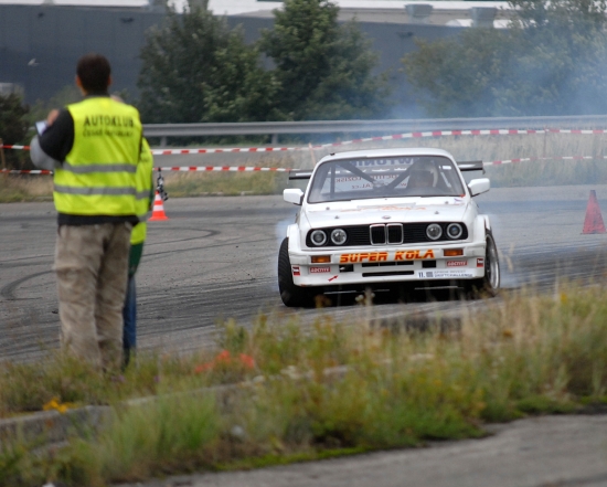 Jednou z největších atrakcí sobotní tuning show na polygonu byl předposlední podnik Czech Drift Series.<br/>
FOTO: DAVID MACHÁČEK
