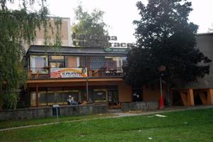 Objekt Kavárny je z různých důvodů už několik let předmětem sporů mezi koalicí a opozicí na kopřivnické radnici. Změnu, zdá se, nepřinese ani nejnovější rozhodnutí radních o pronajímání budovy.<br/>
FOTO: DAVID MACHÁČEK
