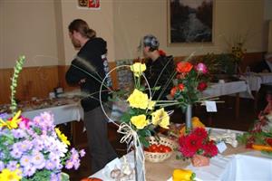 Tradiční výstava zahrádkářů v Katolickém domě v Lubině nabízela nejen výpěstky ovoce a zeleniny, ale také květinová aranžmá či vzácné druhy hub.<br/>
FOTO: DANA HOĎÁKOVÁ
