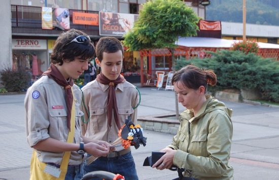 Letos už potřetí se kopřivničtí skauti připojili k celostátní sbírce Postavme školu v Africe. Na tento projekt získali od dárců přes osm tisíc korun.
FOTO: SKAUTSKÝ ODDÍL STOPAŘI
