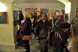 Dílka žáků MIS music přivedla na vernisáž do Galerie ve vile řadu hostů. Výstava, která je po loňské premiéře pokračováním spolupráce školy a galerie, potrvá do 18. listopadu.
FOTO: DAVID MACHÁČEK