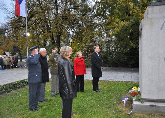 Součástí oslav Dne vzniku samostatného československého státu byl tradičně i pietní akt u pomníku T. G. M.
FOTO: DANA HOĎÁKOVÁ