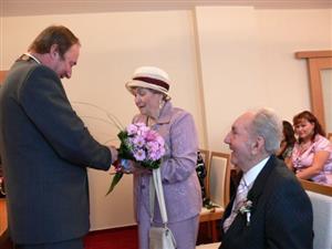 Oslav diamantové svatby se na Obecním úřadě v Petřvaldě kromě manželů Tylečkových zúčastnila i dvacítka nejbližších příbuzných.
FOTO: ILONA MAZALOVÁ
