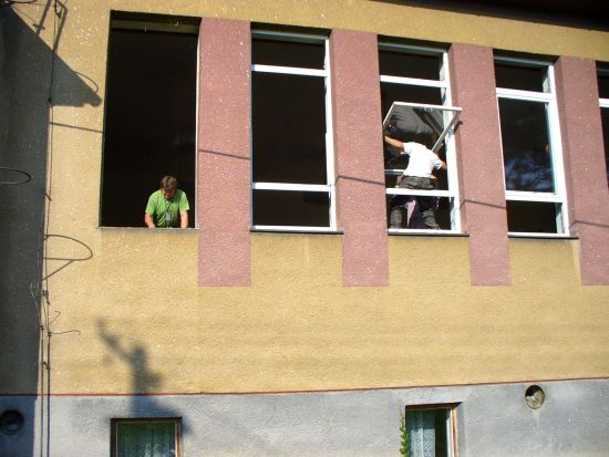 Milion korun bylo letos investováno do oprav Kulturního domu v Hájově. Rekonstrukce byla výrazně levnější i proto, že mnoho práce udělali občané svépomocí.
FOTO: ARCHIV HÁJOVA
