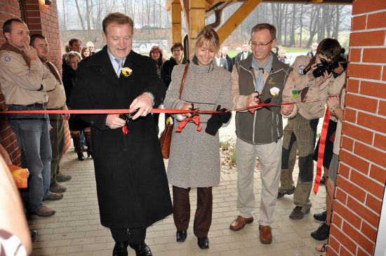 Minulý pátek bylo slavnostně otevřeno nové skautské centrum Vanaivan. Zprovoznění zázemí zdejšího oddílu, které přišlo na bezmála dvacet milionů korun, se zúčastnili hosté, mezi kterými byli dokonce i lidé z USA.
FOTO: DAVID MACHÁČEK
