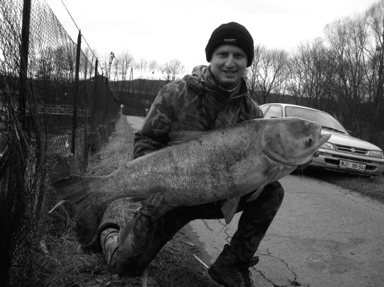 Kapitální exemplář tolstolobika se minulý týden podařilo z retenční nádrže vytáhnout Romanu Špačkovi z Kopřivnice.
FOTO: ARCHIV
