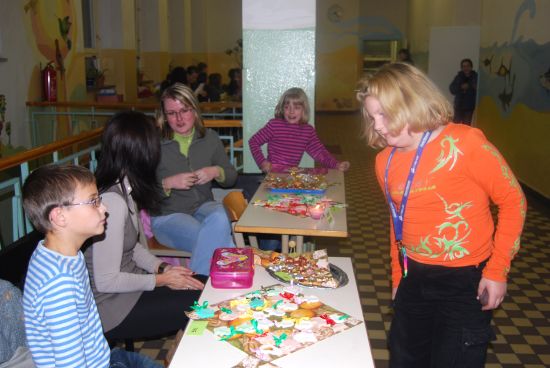 V rámci vánočního jarmarku na Základní škole Emila Zátopka prodávaly děti své výrobky, které vyrobily doma samy nebo za pomoci rodičů.
FOTO: DANA HOĎÁKOVÁ
