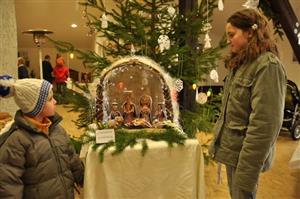 Jedním z aktuálních exponátů letošní výstavy betlémů byl i tento keramický betlém paní Randové z Kopřivnice. Celkem jich bylo ve výstavní síni Katolického domu k vidění zhruba pět desítek. 
FOTO: DAVID MACHÁČEK
