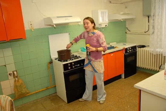 S prvním pracovním dnem roku 2010 začalo fungovat také denní centrum pro bezdomovce nazvané Racek. Jeho klienti mohou využívat skromné zázemí včetně kuchyňky.
FOTO: DAVID MACHÁČEK
