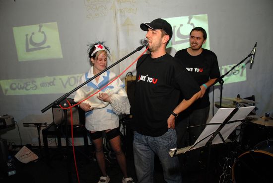 Členové kapely Lu se chystají na netradiční křest své druhé desky Owes and Vows. Do světa jej vyprovodili úspěšným koncertem na půdě zdejšího klubu Nora.
FOTO: DAVID MACHÁČEK
