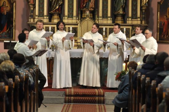 Posledním setkáním místního publika s klasickou hudbou byl vyprodaný předvánoční koncert Scholy Gregoriana Pragensis. Nyní na něj čeká trio Ad libitum.
FOTO: DAVID MACHÁČEK
