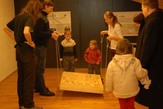 Bludiště s kuličkou je jedním z atraktivních exponátů právě probíhající výstavy Komunikujeme v Šustalově vile.
FOTO: DAVID MACHÁČEK
