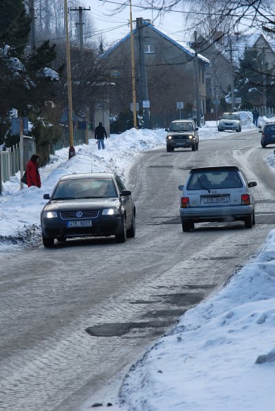 Rozbitá silnice na ulici Štramberské je nejnákladnější v zásobníku investičních akcí. Náklady na její rekonstrukci jsou odhadovány zhruba na 125 milionů korun.
FOTO: DAVID MACHÁČEK