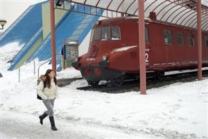 V pondělí rozhodl kabinet Jana Fischera o tom, že Slovenská strela se stane Národní kulturní památkou. Červený historický vlak umístěný před vchodem do Technického muzea se možná i díky tomu dočká potřebné péče restaurátorů 
FOTO: DAVID MACHÁČEK