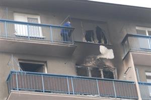 Poškozená okna dvou bytů v panelovém domě na ulici Dukelské. Oheň vypukl uprostřed noci v šestém patře sedmipodlažního domu.
FOTO: DAVID MACHÁČEK
