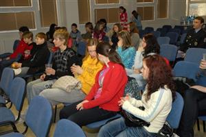 Autoři námětu preventivního krátkého filmu s názvem Hráči se smrtí byli v pondělí pozváni na radnici, kde jim byl promítnut hotový snímek.
FOTO: DAVID MACHÁČEK