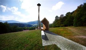 Vizualizace netradiční moderní zvoničky z architektonické dílny Kamila Mrvy. Objekt, který má být symbolem odporu proti dolování ve Frenštátě, by měl stát ještě letos na jaře. 
FOTO: MRVA ARCHITECTS