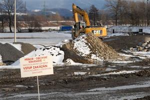 Budování obchvatu Příbora v oblasti Pasek dopravu zatím příliš neomezilo. S jarem se ale dají na silnicích očekávat komplikace.
FOTO: DAVID MACHÁČEK