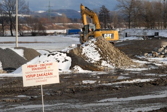 Budování obchvatu Příbora v oblasti Pasek dopravu zatím příliš neomezilo. S jarem se ale dají na silnicích očekávat komplikace.
FOTO: DAVID MACHÁČEK