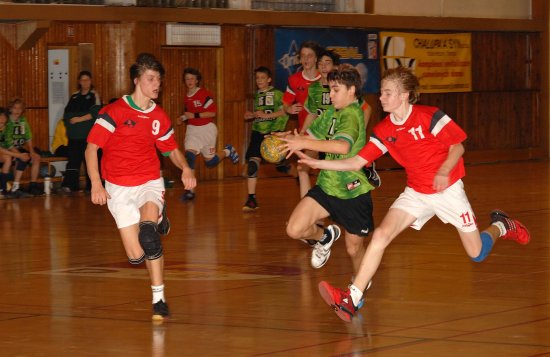 Starší žáci KH Kopřivnice se před domácím publikem vytáhli. Vyhráli čtvrtý turnaj Žákovské ligy a jsou na nejlepší cestě do kýženého finále soutěže. 
FOTO: DAVID MACHÁČEK