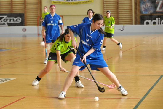 Děvčata z Uherského Brodu porazila ve finále Orion Florbal Cupu Horšovský Týn 4:1, a vybojovala tak třetí republikový triumf v řadě. 
FOTO: J. FEILHAUEROVÁ