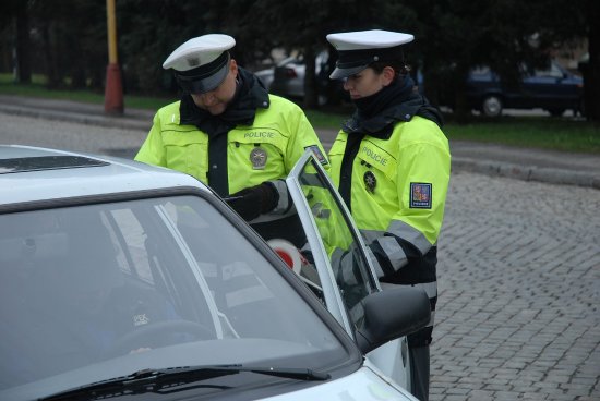 Během poslední dopravně-bezpečnostní akce kontrolovali policisté technický stav vozidel i to, zda řidiči nepožili alkohol.
FOTO: DAVID MACHÁČEK