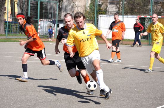 Celek Trappes Devils porazil v úvodním turnaji 1. ligy KMK, který se hrál uplynulou neděli, tým KVS Kopřivnice těsně 1:0.
FOTO: JANA FEILHAUEROVÁ
