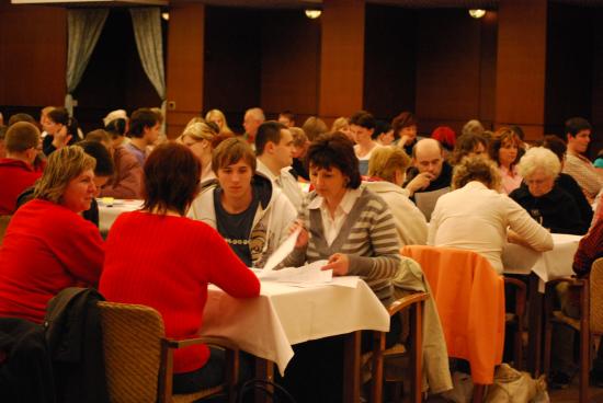 Minulý týden ve středu se poprvé sešli členové všech dvaceti volebních komisí, kteří nejprve složili slib a poté se seznámili s dalšími informacemi potřebnými pro jejich práci.
FOTO: DANA HOĎÁKOVÁ