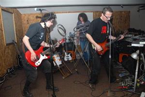 Kapela Valerian’s Future ovládla publikum v novojičínském Bazaru nejen upraveným soundem, ale především svým obrovským nasazením. 
FOTO: DAVID MACHÁČEK