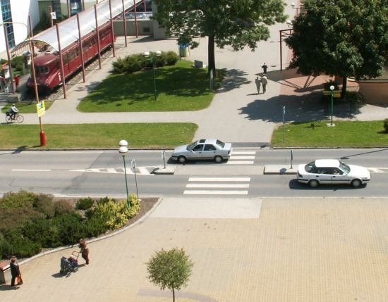 Přechod před bývalým úřadem.
FOTO: RADEK CHVISTEK