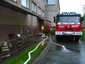 Kopřivnická jednotka dobrovolných hasičů pomáhala při povodních především v místních částech, ale i v samotné Kopřivnici musela několikrát čerpat vodu.
FOTO: ARCHIV JSDH KOPŘIVNICE