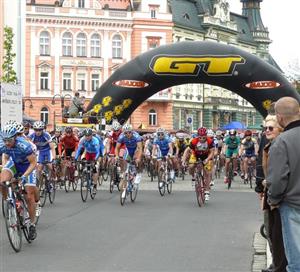 Krnovské náměstí ožilo v sobotu 22. května cyklistikou.
FOTO: JANA FEILHAUEROVÁ