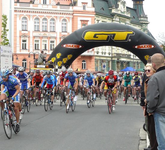 Krnovské náměstí ožilo v sobotu 22. května cyklistikou.
FOTO: JANA FEILHAUEROVÁ