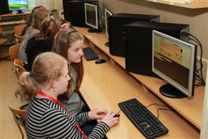 Mezinárodní spolupráce žáků ZŠ Alšova a školy z polského Tarnobrzegu je založena mimo jiné na práci s programovacím jazykem Baltík. 
FOTO: PETR LIBERDA