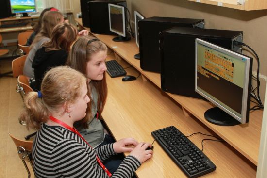 Mezinárodní spolupráce žáků ZŠ Alšova a školy z polského Tarnobrzegu je založena mimo jiné na práci s programovacím jazykem Baltík. 
FOTO: PETR LIBERDA