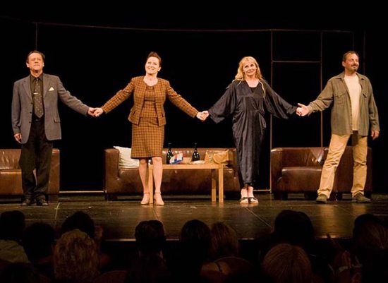 Čtveřice herců z pražského Divadla ABC dnes večer v komedii Třikrát život zakončí divadelní sezonu v kulturním domě.
FOTO: MĚSTSKÁ DIVADLA PRAŽSKÁ