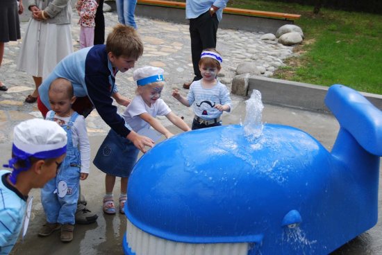 Děti neskrývaly radost z nových herních prvků. Vodu stříkající velryba je uchvátila a mnozí rodiče je od ní nemohli odtrhnout.
FOTO: DANA HOĎÁKOVÁ