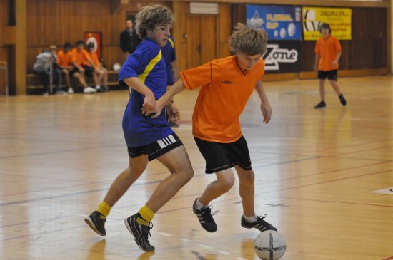 V letošním, už XI. ročníku turnaje základních škol v malé kopané se představilo celkem deset družstev z místních základek.
FOTO: JANA FEILHAUEROVÁ